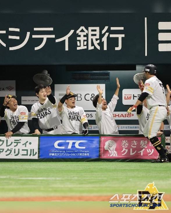 입단 4년차가 된 올해 1군에 데뷔한 야마모토는 "2군에서 열심히 야구하고 있는 선수들에게 동기부여가 되고 싶다"고 했다. 사진출처=소프츠뱅크 호크스 SNS