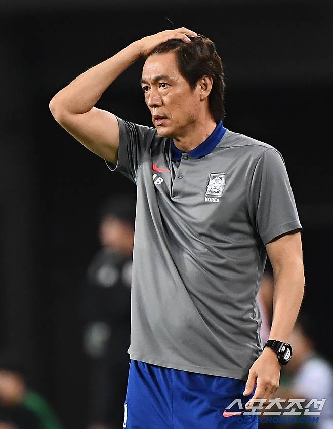 15일 오후 경기도 용인미르스타디움에서 열린 E-1 챔피언십(동아시안컵) 한국과 일본의 경기. 홍명보 감독이 선수들을 독려하고 있다. 용인=정재근 기자 cjg@sportschosun.com/2025.7.15/