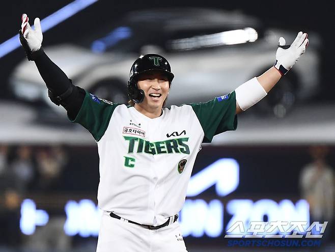 17일 광주 기아 챔피언스필드에서 열린 KT-KIA전. 9회말 2사 만루 나성범이 끝내기 적시타를 친 후 환호하고 있다. 광주=정재근 기자 cjg@sportschosun.com/2025.4.17/