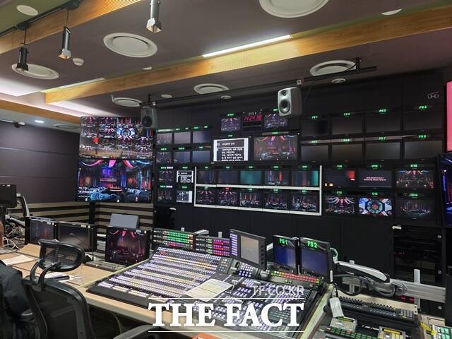 '심야괴담회'는 '괴스트'의 사연 낭독과 재연 장면, '어둑시니'의 촛불로 하나의 이야기가 완성된다. /최수빈 기자