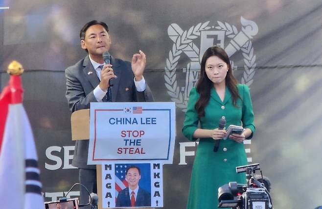 모스 탄(Morse Tan) 리버티대 교수(전 미국 국무부 국제형사사법대사)가 15일 오후 서울 관악구 서울대학교 정문 앞에서 트루스포럼이 개최한 특별강연 연단에 올라 발언하고 있다. /뉴스1