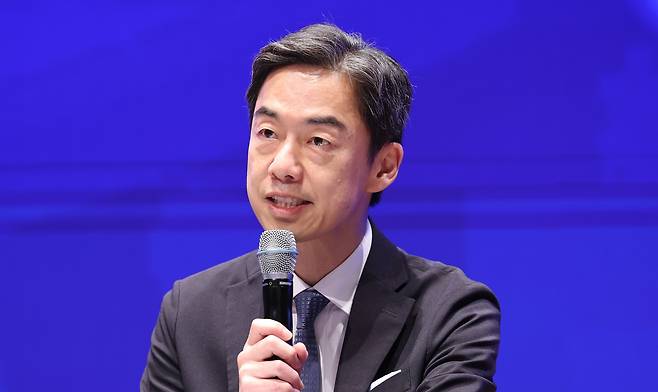 지난 13일 오후 서울 강남구 코엑스에서 열린 2025 한국정치학회-통일과나눔 국제컨퍼런스에서 니시노 준야 게이오대 교수가 발표하고 있다./박성원 기자