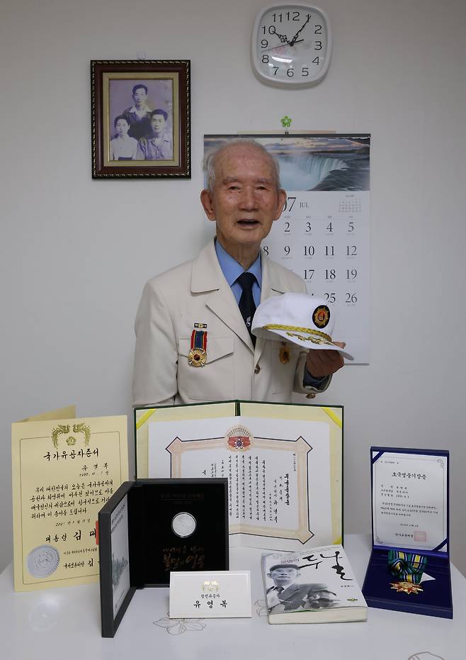 6.25 전쟁 이후 47년간 포로생활을 한 국가유공자 유영복 어르신이 15일 오전 경기 이천시 자택에서 본지와 인터뷰를 했다. 북한에 억류됐다 탈북해 돌아온 국군포로는 현재 6명만 남은 상태다. /박성원 기자