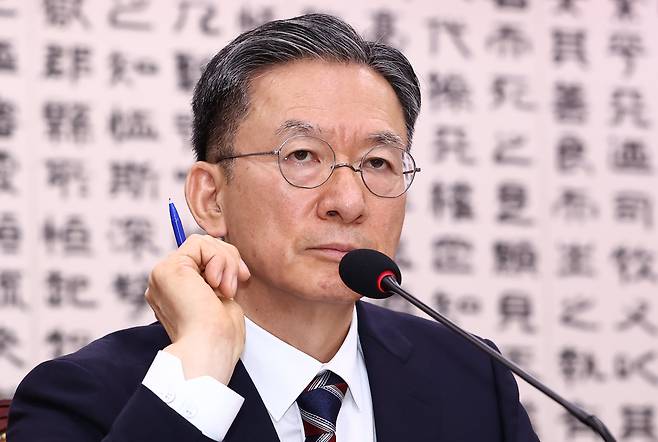 정성호 법무부 장관 후보자가 16일 오전 서울 여의도 국회 법제사법위원회에서 열린 법무부 장관 후보자 인사청문회에서 의원 질의를 듣고 있다. /뉴스1