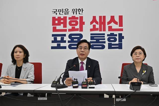 송언석 국민의힘 비상대책위원장 겸 원내대표가 16일 국회에서 열린 기자간담회에서 발언하고 있다. 정다빈 기자