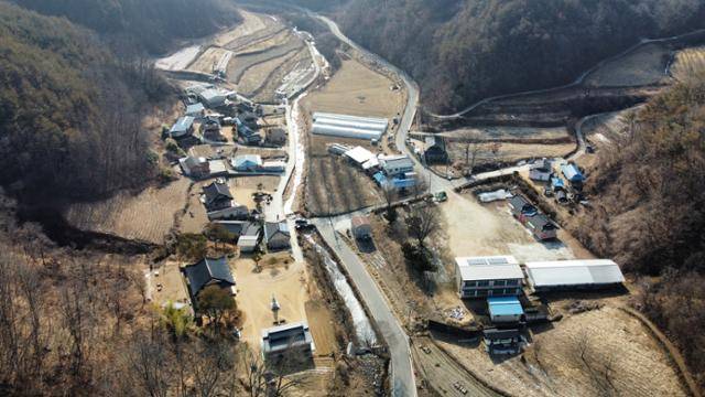 산불이 덮치기 3년 전인 2022년 2월 드론으로 찍은 경북 안동시 길안면 대곡1리 한실마을 전경. 김연대 제공