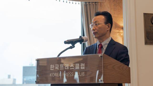 김천식 통일연구원장이 16일 서울 중구 한국프레스센터에서 연구원이 개최한 '이재명 정부 통일·대북정책 추진 방향' 주제의 통일정책포럼 인사말을 하고 있다. 통일연구원 제공