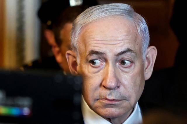 베냐민 네타냐후 이스라엘 총리가 지난 9일 미국 워싱턴에서 존 툰 상원 공화당 원내대표와 회동하기 위해 국회의사당을 방문하고 있다. 워싱턴=로이터 연합뉴스