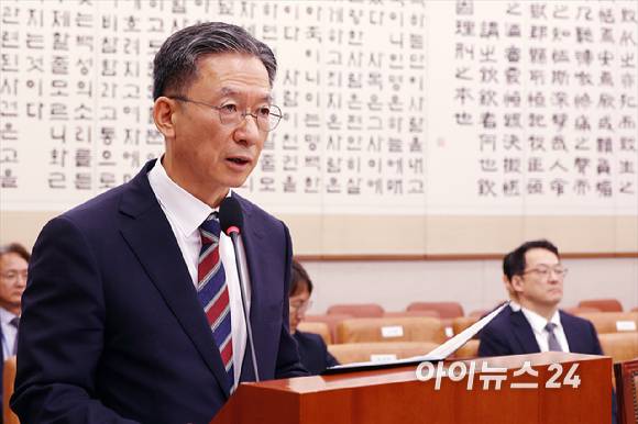 정성호 법무부 장관 후보자가 16일 서울 여의도 국회에서 열린 국회 법제사법위원회 정성호 법무부 장관 후보자 인사청문회에서 모두발언을 하고 있다. [사진=곽영래 기자]