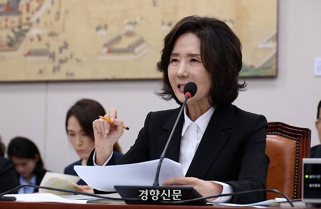 이진숙 사회부총리 겸 교육부 장관 후보자가 16일 국회 교육위원회에서 열린 인사청문회에서 의원들의 질의에 답변하고 있다. 권도현 기자