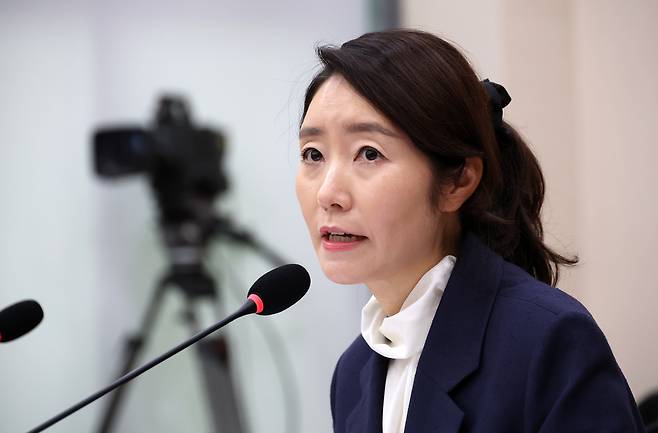 강선우 여성가족부 장관 후보자가 지난 14일 국회 여성가족위원회에서 열린 인사청문회에서 의원 질의에 답변하고 있다. 권도현 기자