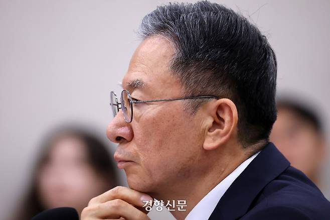 정성호 법무부 장관 후보가 16일 국회 법제사법위원회에서 열린 인사청문회에서 한 의원질의를 듣고 있다. 박민규 선임기자