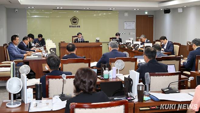 충남도의회 교육위원회는 16일 제360회 임시회 제1차 회의에서 충남교육청 13개 직속 기관의 2025년도 주요업무 추진 상황을 청취했다.&nbsp;