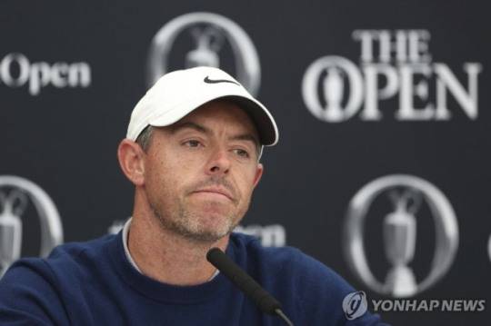 15일 공식 기자회견에 나온 매킬로이 / 사진=연합뉴스