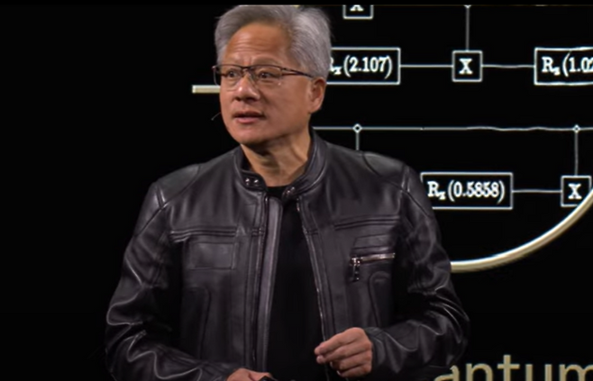 엔비디아가 개최하는 GTC2025에서 발표하고 있는 젠슨 황 엔비디아 CEO. [사진 = 엔비디아]