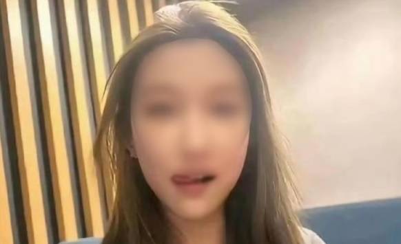 중국의 한 여성이 우크라이나 게이머와 부적절한 관계를 가졌다는 이유로 대학에서 퇴학 위기에 처해 있어 논란이 일고 있다. [사진출처 = SCMP]