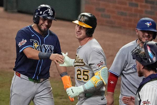 브렌트 루커는 스리런 홈런을 때렸다. 사진= Dale Zanine-Imagn Images= 연합뉴스 제공