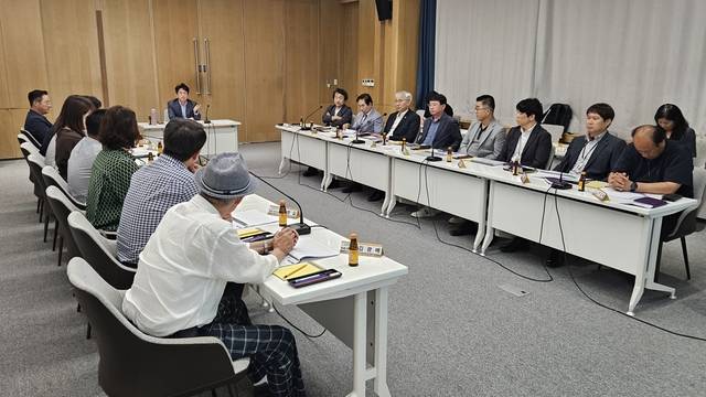 남양주시가 14일 시청 청렴방에서 ‘호평동·평내동 복합커뮤니티센터 건립 타당성 조사 용역’ 중간보고회를 열고 있다. 남양주시 제공