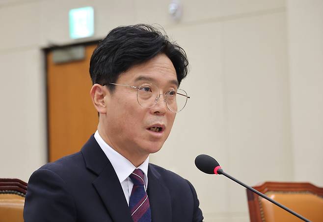 김영훈 고용노동부 장관 후보자가 16일 서울 여의도 국회 환경노동위원회에서 열린 인사청문회에서 의원 질의에 답변하고 있다. [연합]