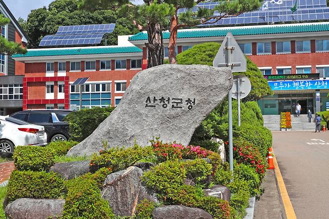 [산청=뉴시스] 산청군 약선 삼계탕 (사진=산청군 제공) 2025. 07. 16. photo@newsis.com  *재판매 및 DB 금지