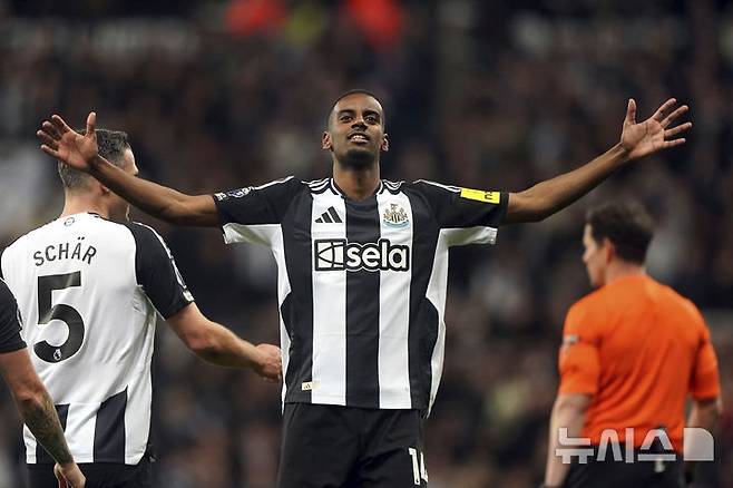 [뉴캐슬=AP/뉴시스] 잉글랜드 프로축구 프리미어리그(EPL) 뉴캐슬 유나이티드의 알렉산데르 이삭. 2025.04.16.