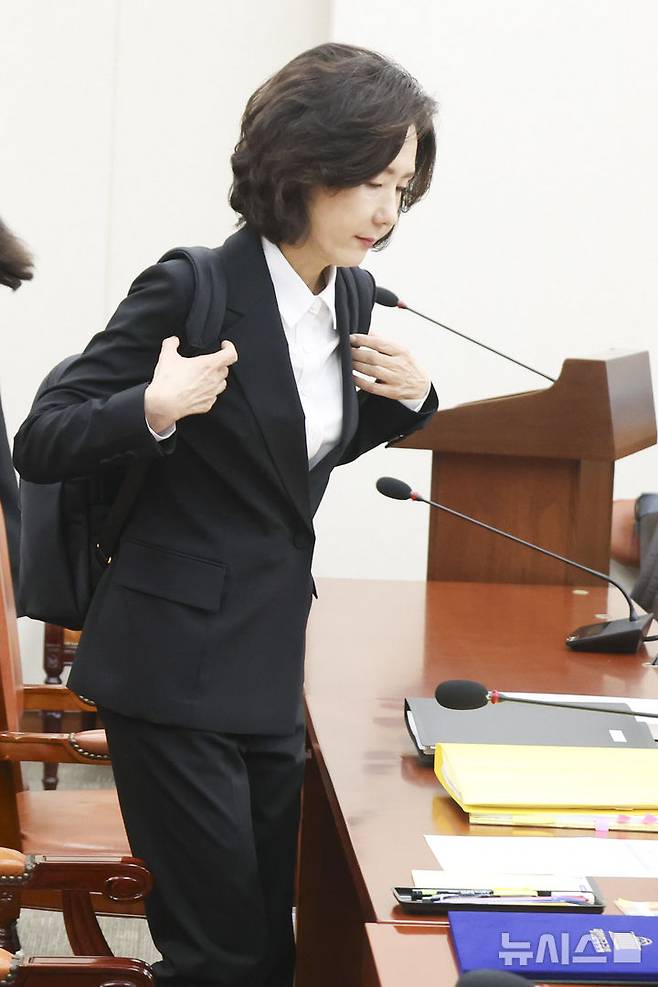 [서울=뉴시스] 조성봉 기자 = 이진숙 사회부총리 겸 교육부 장관 후보자가 16일 서울 여의도 국회 교육위원회에서 열린 인사청문회에 출석하고 있다. 2025.07.16. suncho21@newsis.com