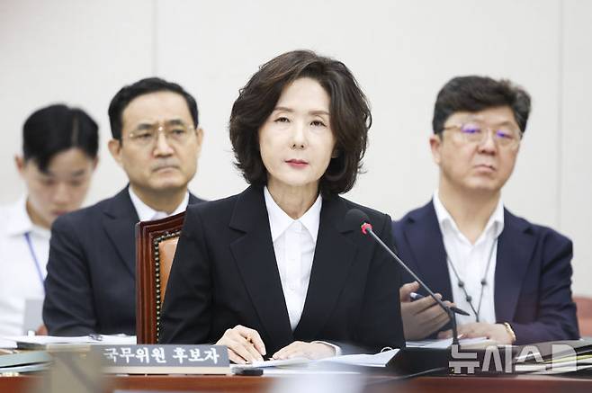 [서울=뉴시스] 고승민 기자 = 이진숙 사회부총리 겸 교육부 장관 후보자가 16일 서울 여의도 국회 교육위원회에서 열린 인사청문회에서 의원들의 질문을 듣고 있다. 2025.07.16. kkssmm99@newsis.com