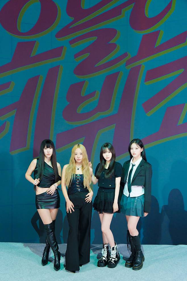 왼쪽부터 미란이, 에이미, 우정잉, 현진