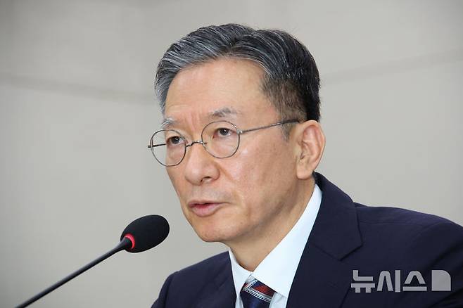 [서울=뉴시스] 김금보 기자 = 정성호 법무부 장관 후보자가 16일 서울 여의도 국회 법제사법위원회에서 열린 인사청문회에서 질의에 답하고 있다. 2025.07.16. kgb@newsis.com