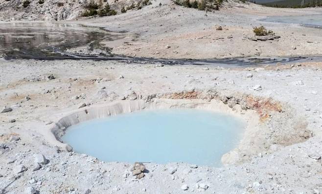 옐로스톤 국립공원에 새롭게 생긴 온천 웅덩이. U.S. Geological Survey 제공