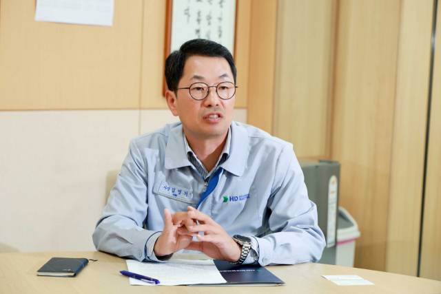 김영기 HD현대일렉트릭 대표가 11일 울산 동구 HD현대일렉트릭 울산공장 집무실에서 인터뷰를 하고 있다. 사진제공=HD현대