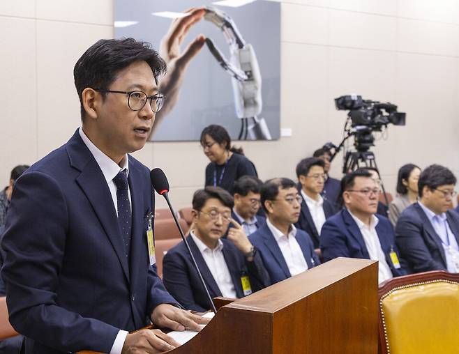 배경훈 과학기술정보통신부 장관 후보자가 14일 국회 과학기술정보방송통신위 인사청문회에 출석해 선서한 뒤 인사말을 하고 있다. ⓒ연합뉴스