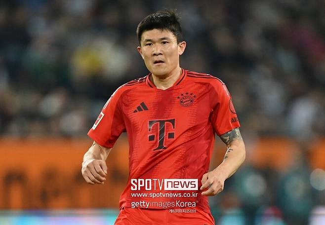 ▲ 김민재 입장에서는 다소 억울할 수도 있는 상황이다. 그는 지난 시즌 중 아킬레스건 부상을 안고도 팀을 위해 헌신했다. 지난해 10월 이후로 꾸준한 피로 누적과 통증을 겪었음지만 뛸 수 밖에 없었다.