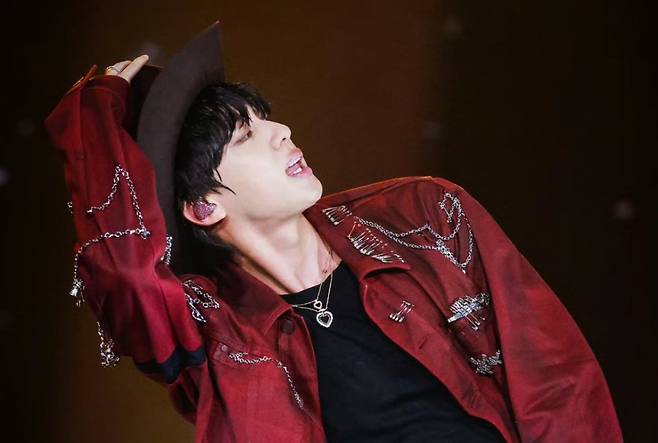 "진 신문 삽니다" 방탄소년단 진 1면 신문 아마존 재팬 1위..열도 '핫 인기'