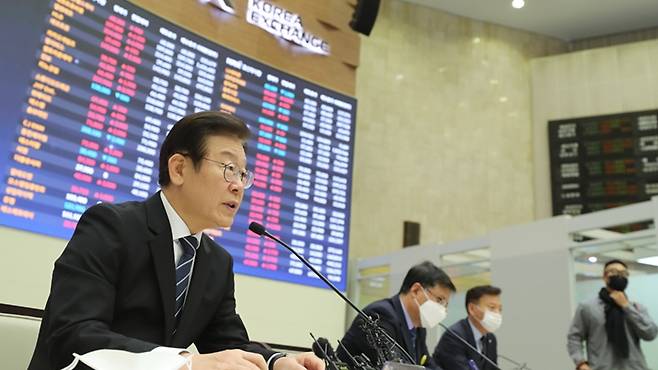 정부가 국내 증시의 '코리아 디스카운트'를 해소하기 위해 '자사주 소각 의무화' 법안 제정에 나설 전망이다.[사진｜뉴시스]