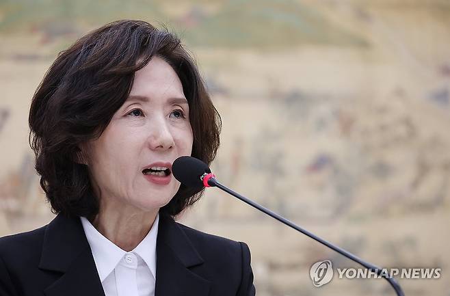 오후 질의 답변하는 이진숙 후보자 (서울=연합뉴스) 박동주 기자 = 이진숙 사회부총리 겸 교육부 장관 후보자가 16일 서울 여의도 국회 교육위원회에서 열린 인사청문회에서 의원 질의에 답변하고 있다. 2025.7.16 pdj6635@yna.co.kr