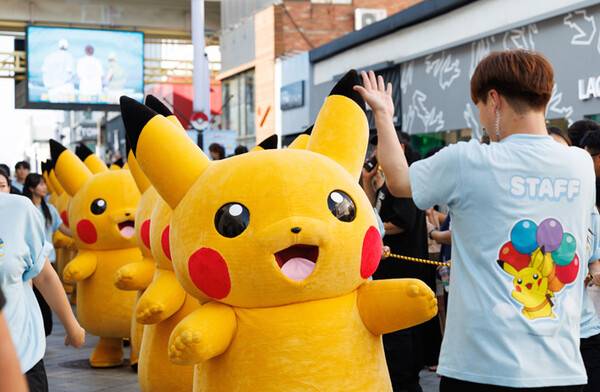 2023년 제주시 탐라문화광장에서 열린 '하늘 나는 피카츄 프로젝트 in JEJU'. 제주관광공사 제공.