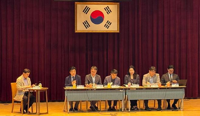 공청횡; 참석한 전문가들이 로드맵에 대해 의견을 나누고 있다.(사진=우주항공청)