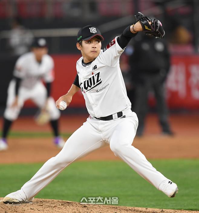 KT 투수 박영현이 투구에 임하고 있다. 수원 | 최승섭기자 thunder@sportsseoul.com