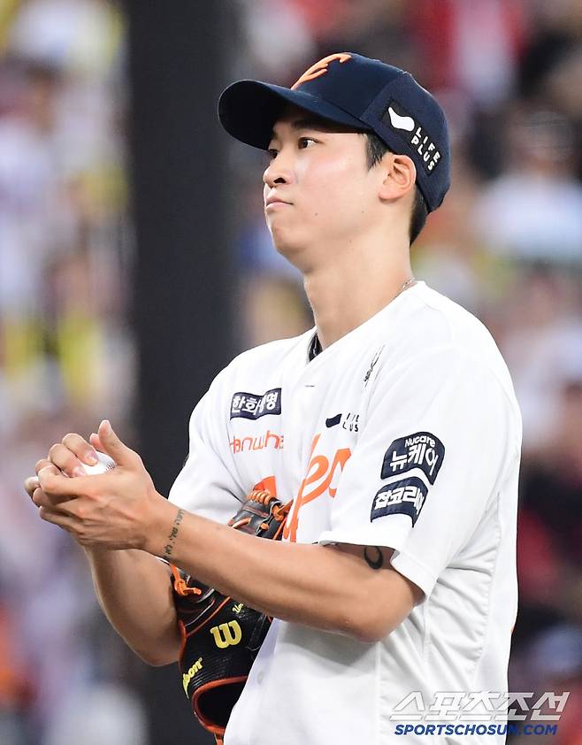 9일 대전 한화생명 볼파크에서 열린 한화와 KIA의 경기. 4회 KIA 김규성에게 1타점 2루타 허용 후 강판 당하는 한화 선발 엄상백. 대전=송정헌 기자songs@sportschosun.com/2025.07.09/