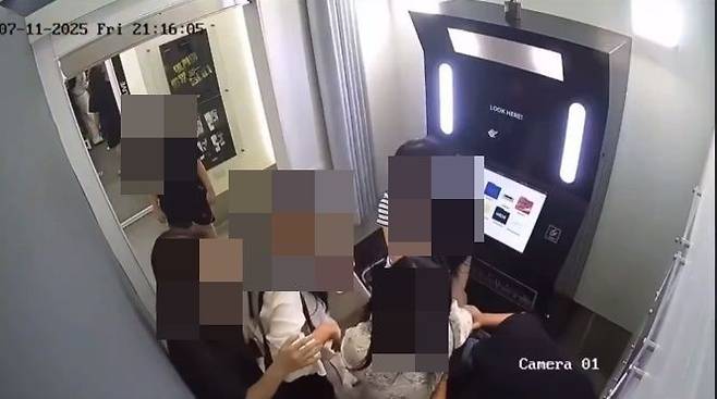 베트남 하노이서 한국인 여성들이 베트남인 여성들을 폭행하는 모습. VNS캡처