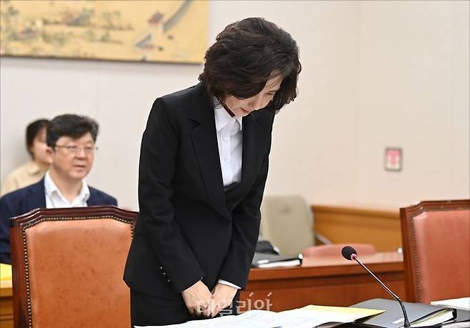 이진숙 사회부총리 겸 교육부 장관 후보자가 16일 국회에서 열린 국회 교육위원회 사회부총리 겸 교육부 장관 후보자 인사청문회에서 인사를 하고 있다. ⓒ데일리안 홍금표 기자