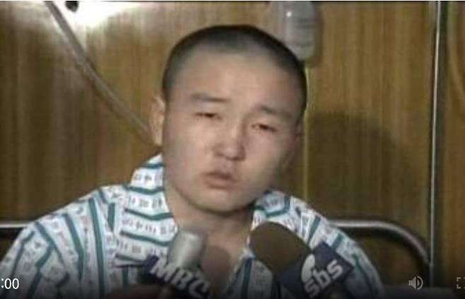 북한군 김철진 하사가 국군수도병원에서 치료를 받던 도중 고향에 돌아가겠다는 입장을 밝히고 있다.