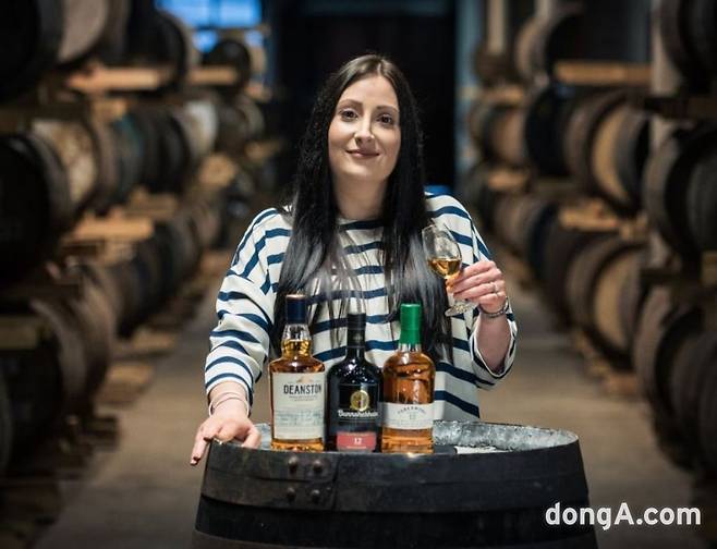 부나하벤과 블랙보틀 마스터블렌더 ‘줄리앤 페르난데스(Julieann Fernandez)’