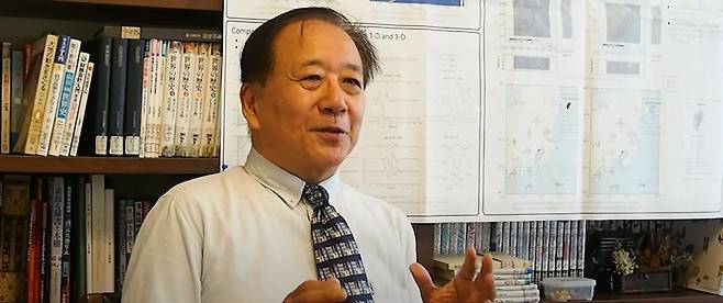 지난달 21일부터 일본 규슈 가고시마현 도카라 열도에서 규모 1 이상의 지진이 2000회 이상 이어지며 불안감이 커지고 있다. 나가오 도시야스 일본지진예지학회 회장은 “도카라 열도에서 대지진이 발생할 가능성은 상대적으로 낮다”고 했다. 다만 “난카이 해곡에서 대지진이 발생할 확률은 80%이며, 해마다 가능성이 높아지기 때문에 철저히 대비해야 한다”고 말했다. 나가오 도시야스 일본지진예지학회장 제공