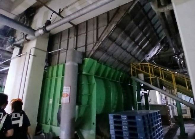 제지공장 30대, 기계 안 숨진 채 발견