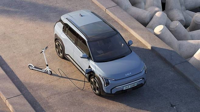 2025 올해의 차로 선정된 기아 EV3 사진=기아
