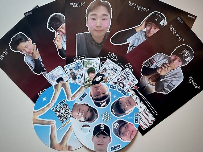 KT가 퓨처스 올스타전을 위해 준비한 가이드북과 각종 굿즈. KT 제공