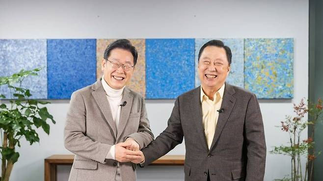 이재명 대통령과 박용만 전 두산그룹 회장 2022.1.16 [자료사진]