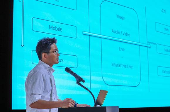 김성호 네이버 이머시브 미디어 플랫폼 리더가 16일 성남 1784 사옥에서 진행된 ‘이머시브 미디어 플랫폼 테크 포럼’에서 발표하고 있다. [사진=네이버]